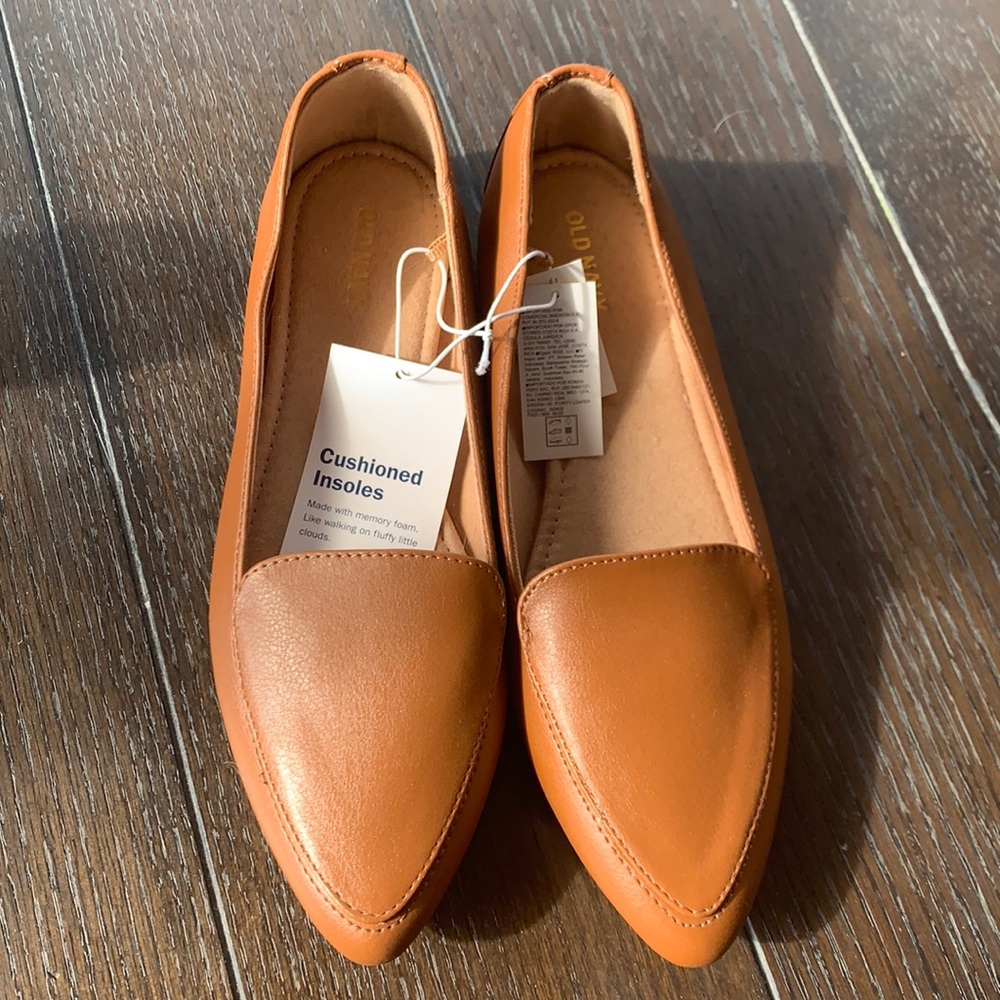 BNWT faux leather loafers size 8